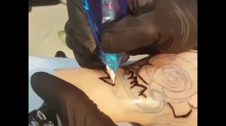 How to tattoo: using Dragonhawk Atom Pen to do a rose on a synthetic hand and wrist